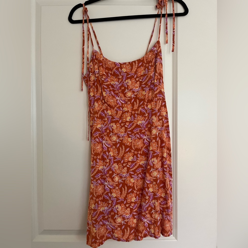 Beautiful paisley shoulder tie mini dress